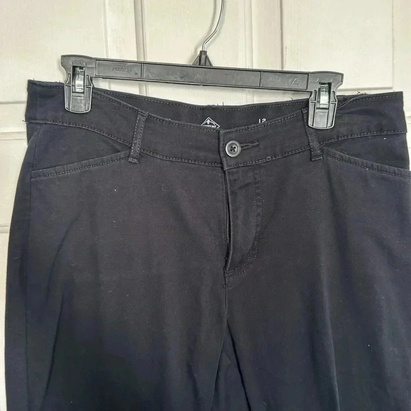 St John’s Bay Black Capri size 12 Petite - Picture 2 of 3